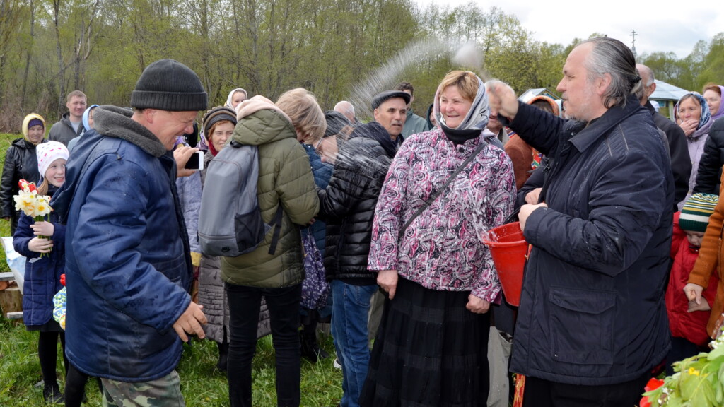 Погода в большой орше. Святой источник большая Орша. Источник в большой Орше. Великопольская Церковь Оршанский район.